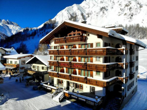Отель Wellnesshotel Engadin, Замнаун